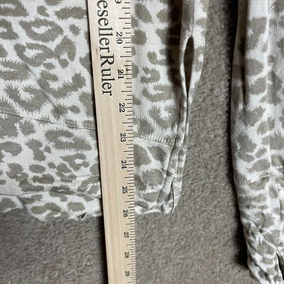 Glyder Lounge Sweatshirt Womens Medium Oatmilk Leopard Print Crewneck Thumbholes - Picture 7 of 12